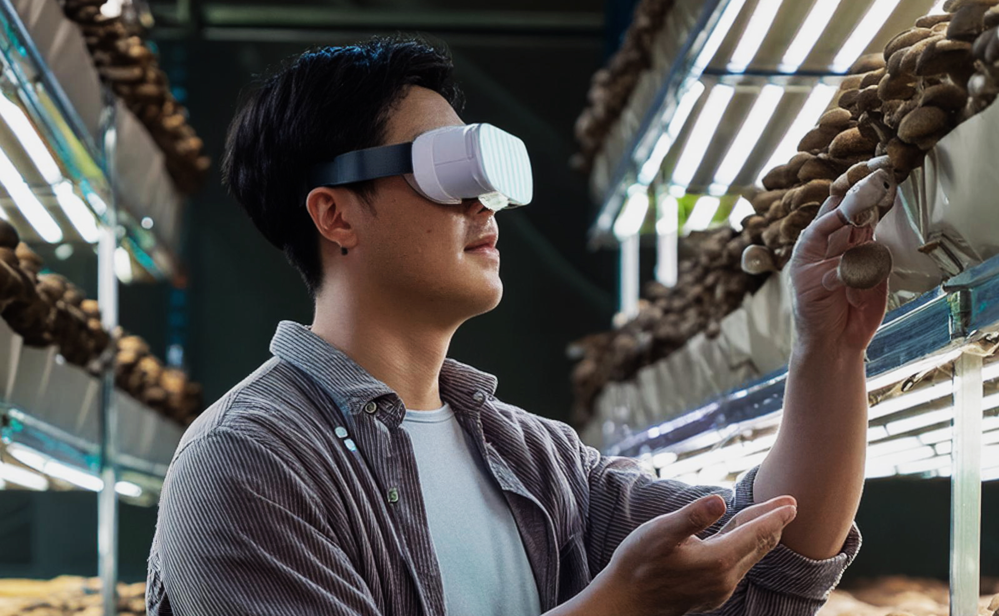 スマートグラスをかけた生産者